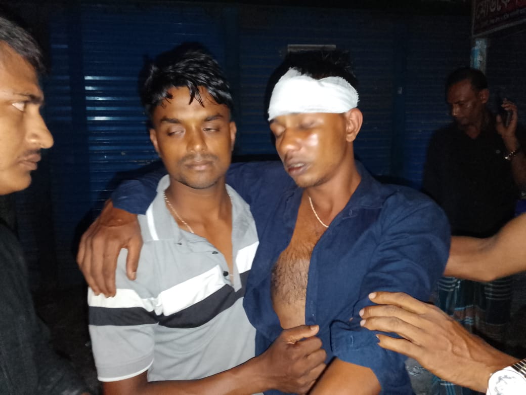 কালাদরাপ চৌরাস্তা বাজারে প্রবাসীর স্ত্রীর ঘরে ঢুকে ধর্ষণের চেষ্টার অভিযোগ, যুবককে মারধর